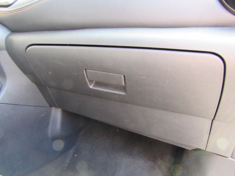 KICKS     2018 Glove Box 958450