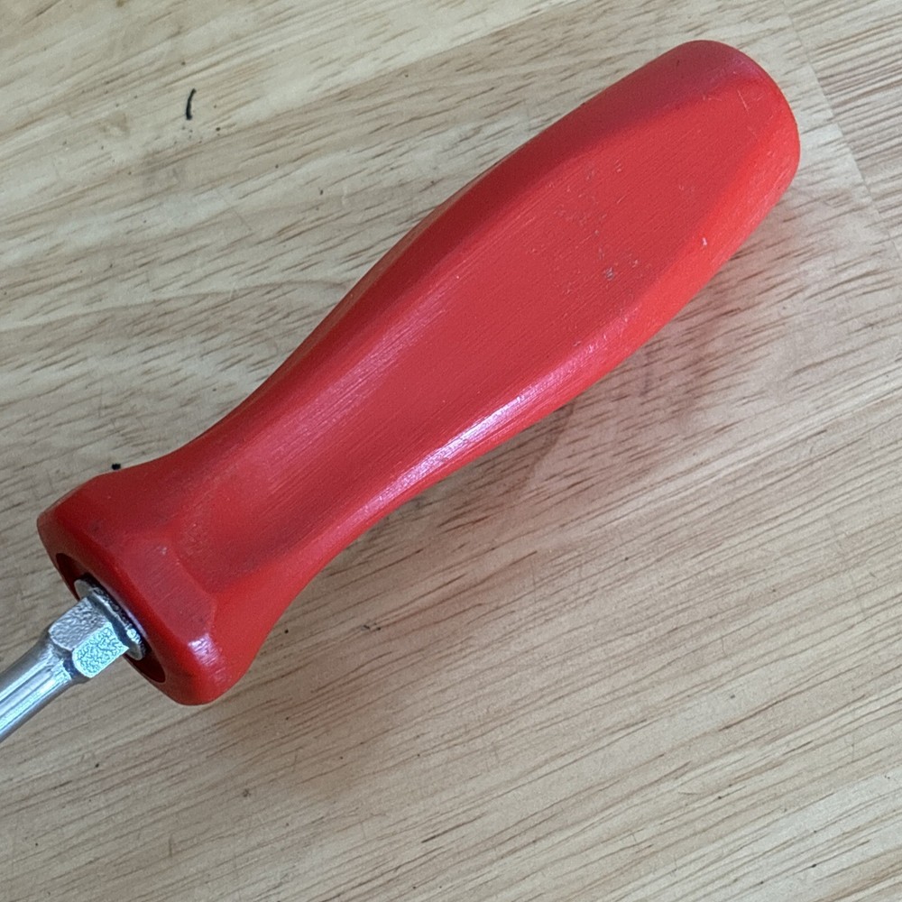 Snap On Tools No. 2 Phillips Head Screwdriver Red Hard Handle SDDP162