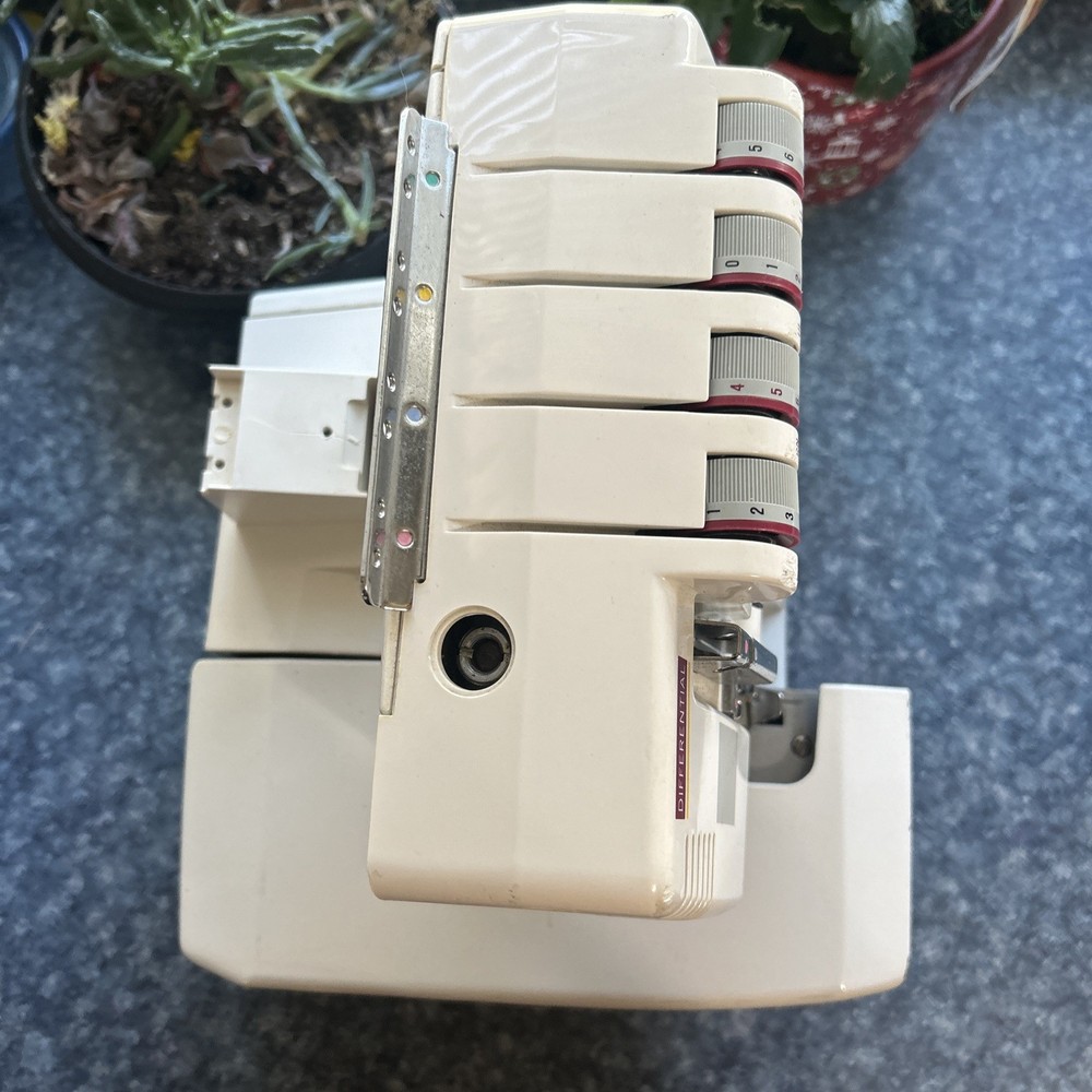 White Speedylock Model 7340 Serger 3/4 Thread Overlock Sewing Machine