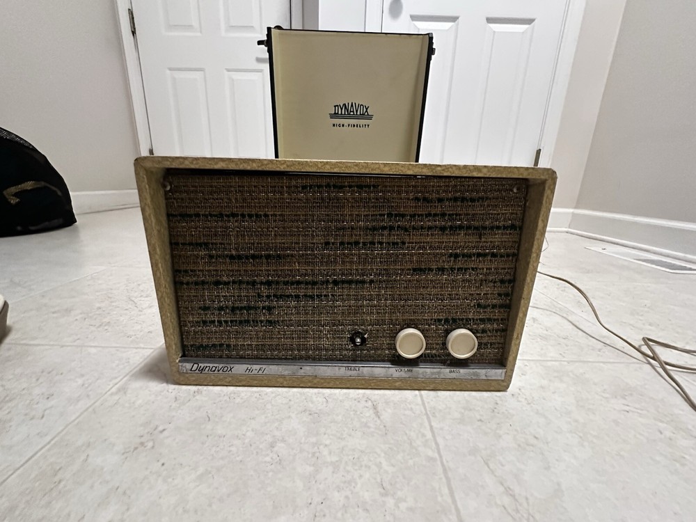 VINTAGE DYNAVOX PORTABLE RECORD PLAYER TURN TABLE - SUITCASE MODEL