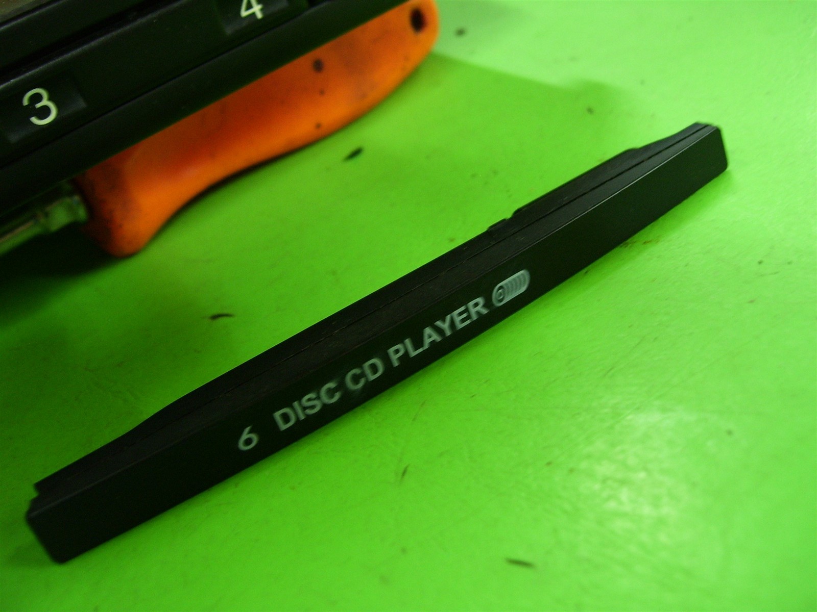 2002 Ford Focus SVT Radio Stereo 6-Disc CD Changer FOR PARTS ONLY Damaged