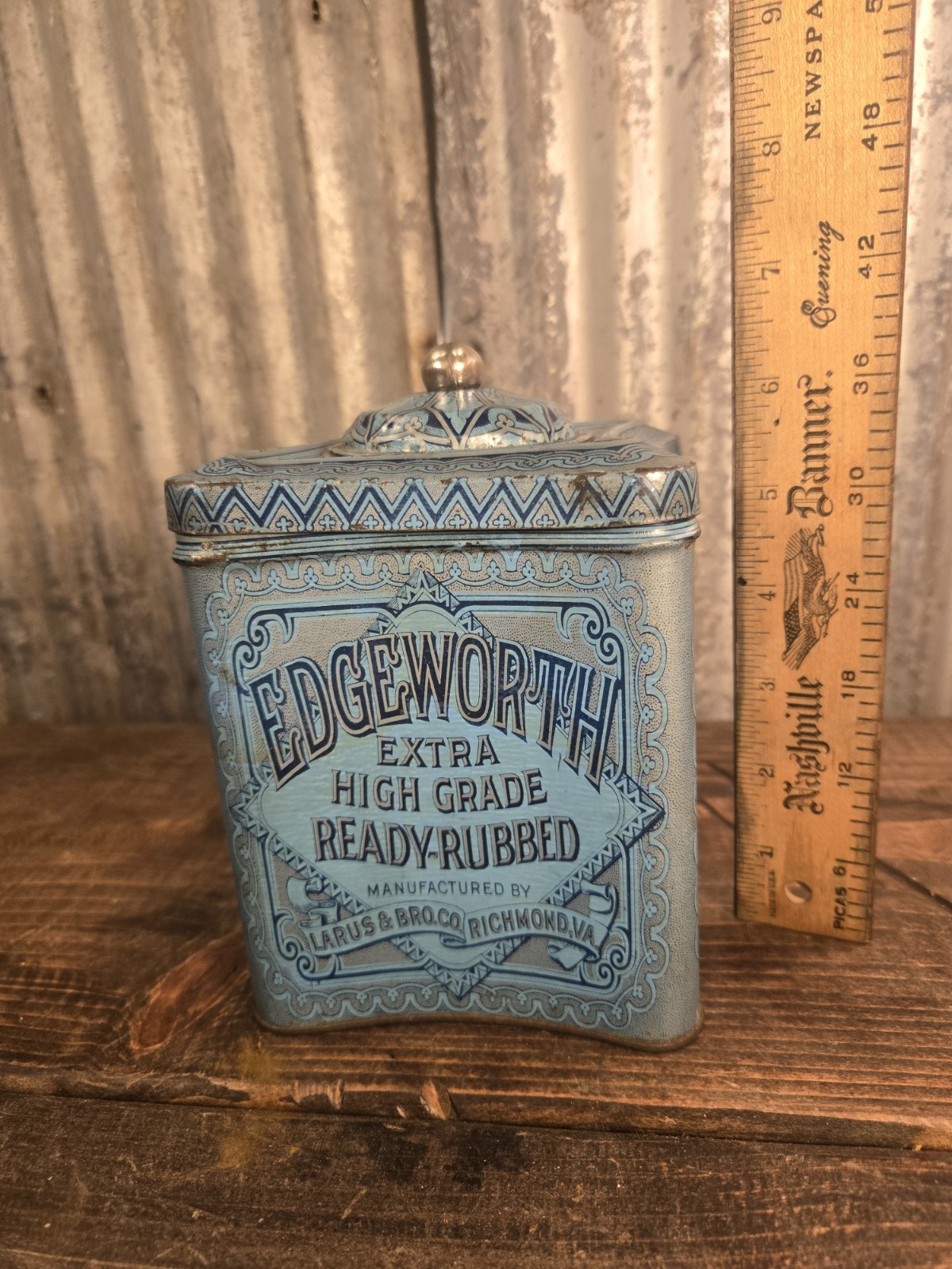 NICE! Edgeworth Ready Rubbed Tobacco Hinged Tin, Vintage