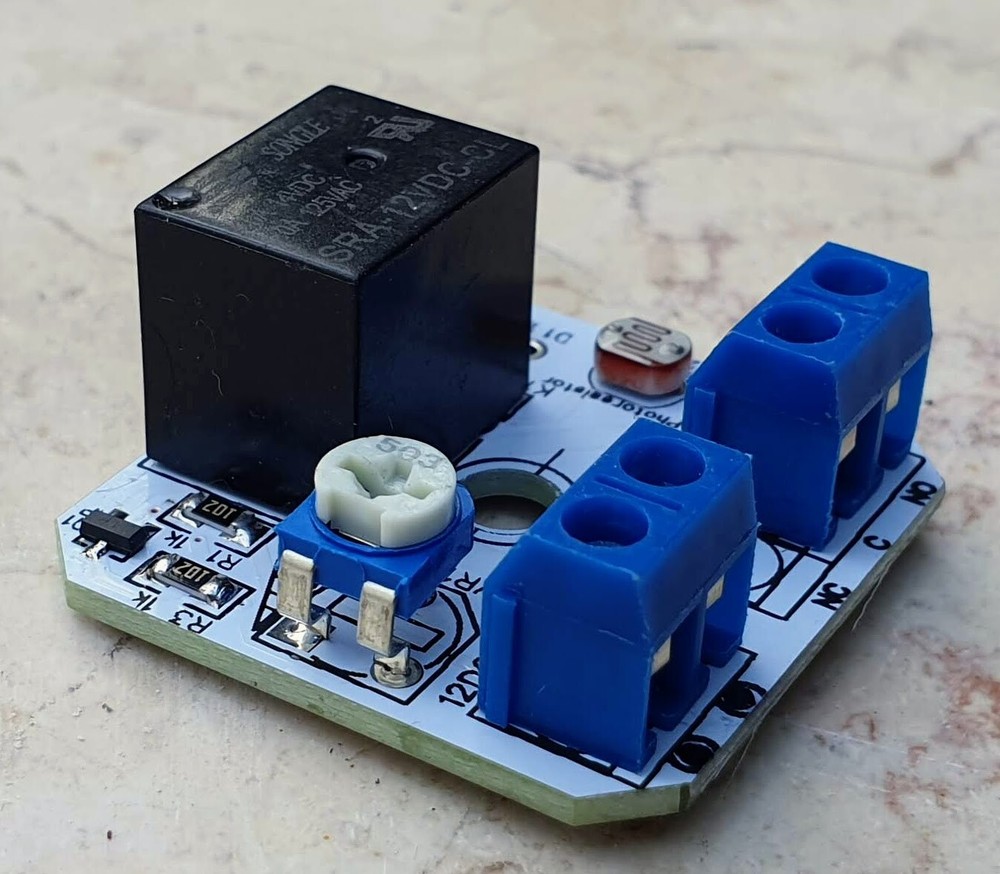 12VDC Dark Light Relay Sensor Electronic DIY Board Solar Panel Sun Axis Tracking