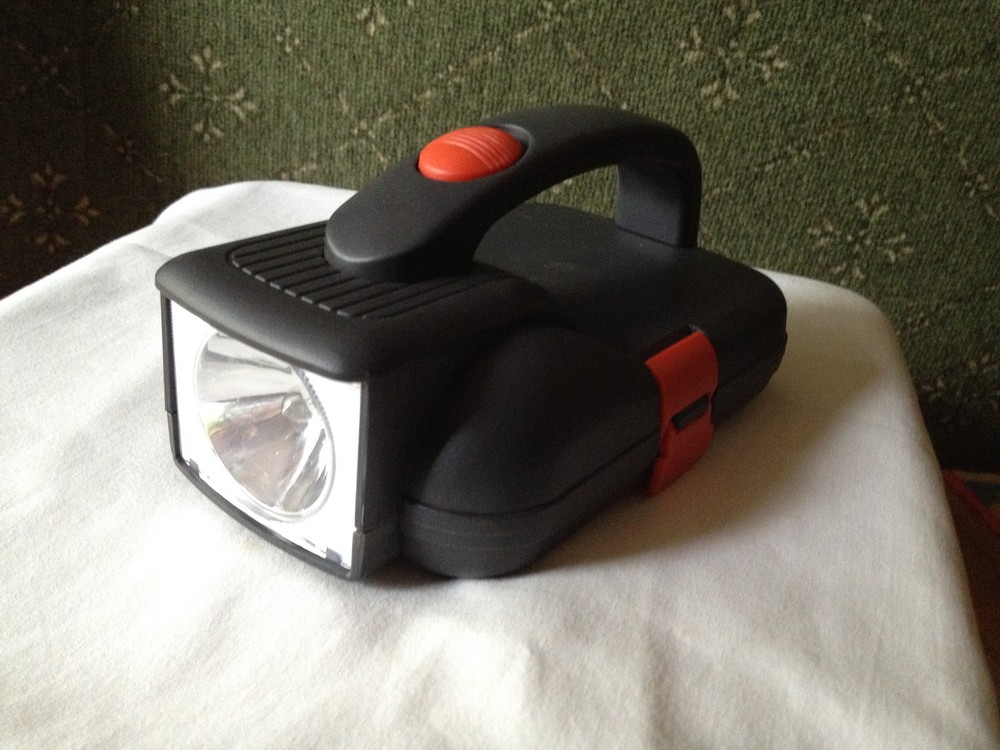 flash light with tool box