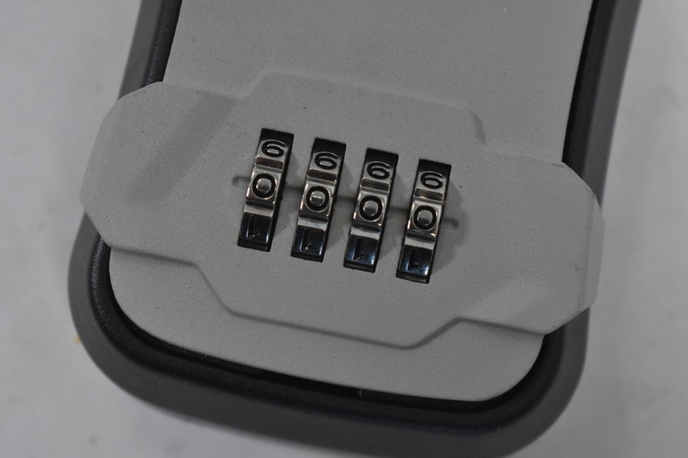 4 Digit Combination Padlock Security Key Storage Box For Door Lock Set