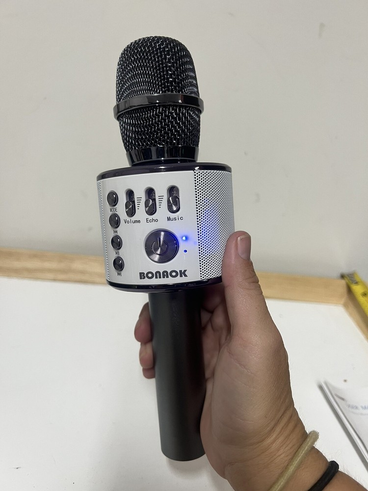 Bannok Wireless Silver Karaoke Microphone With Case H7