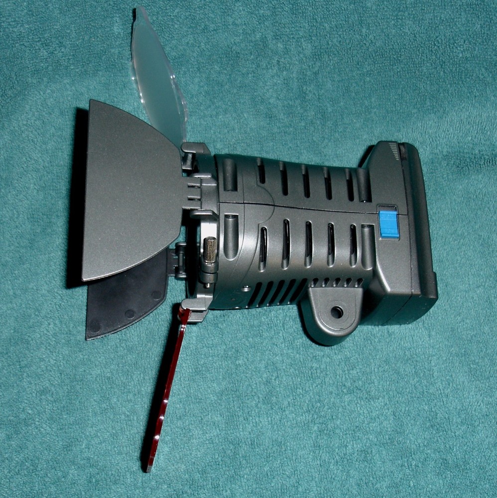 PROFESSIONAL LED-5010 VIDEO LIGHT Versatile hand held vs COLD shoe mount