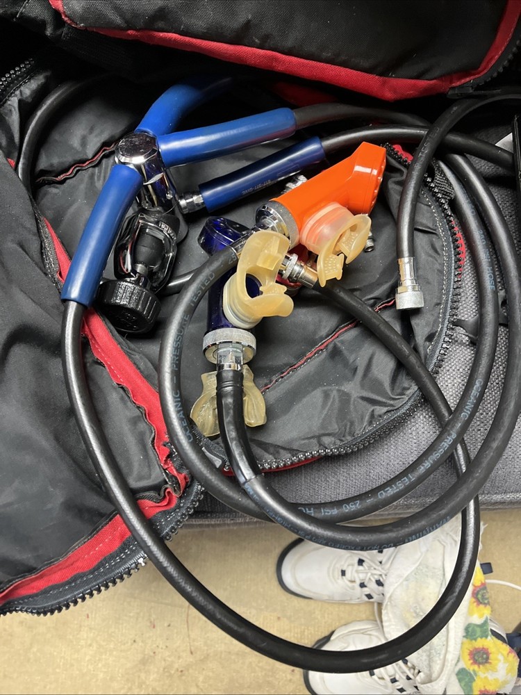 Oceanic Datamax Pro Air Scuba Dive Computer Console With Dive Bag & Regulators