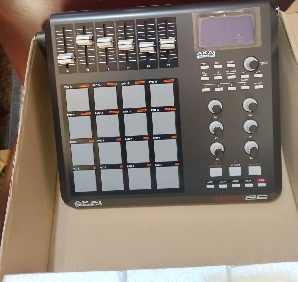 AKAI MPD26 Pad MIDI Controller with Assignable Sliders