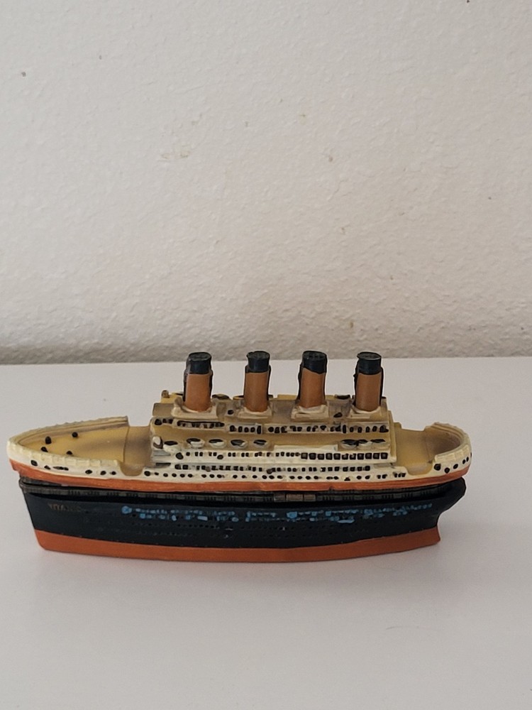 MARITIME, "TITANIC" HINGED BOX SOUVENIR MODEL