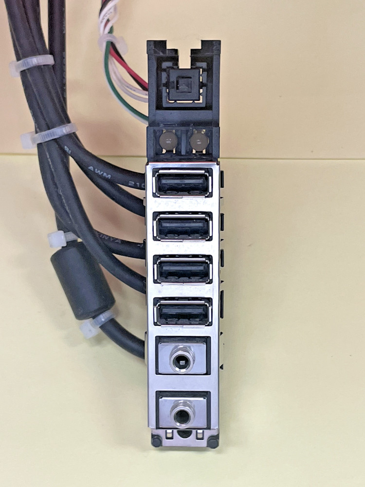 HP 611897-001 FRONT PANEL I/O USB AUDIO HP 8200