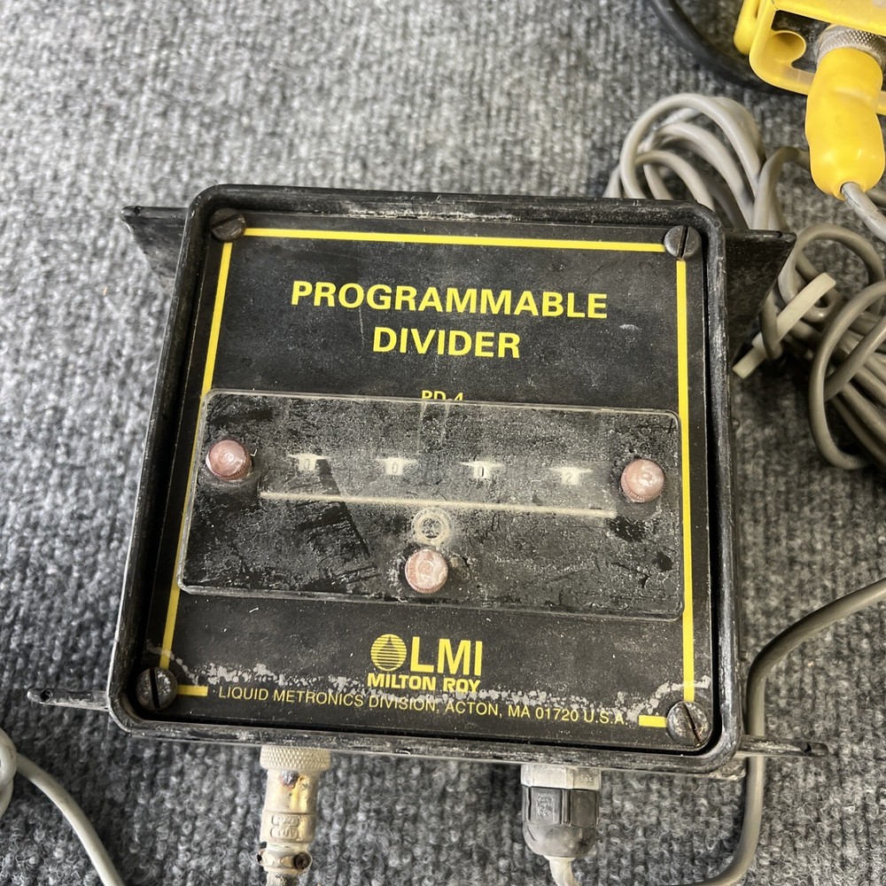 LMI Milton Roy AA751 120Vac Metering Pump W/Attached Programmable Divider Used
