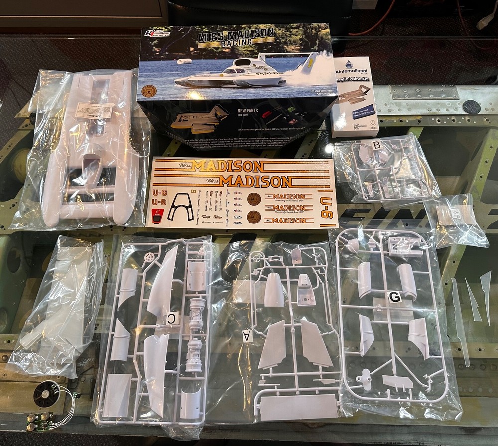 R/C conversion kit for 1/25th Scale Hydroplane model kits from DA Graphics