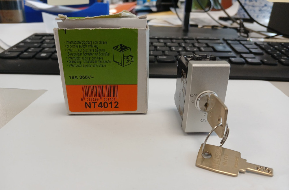 ELECTRICAL MATERIAL BTICINO LIGHT TECH NT 4012 BIPOLAR SWITCH WITH KEY