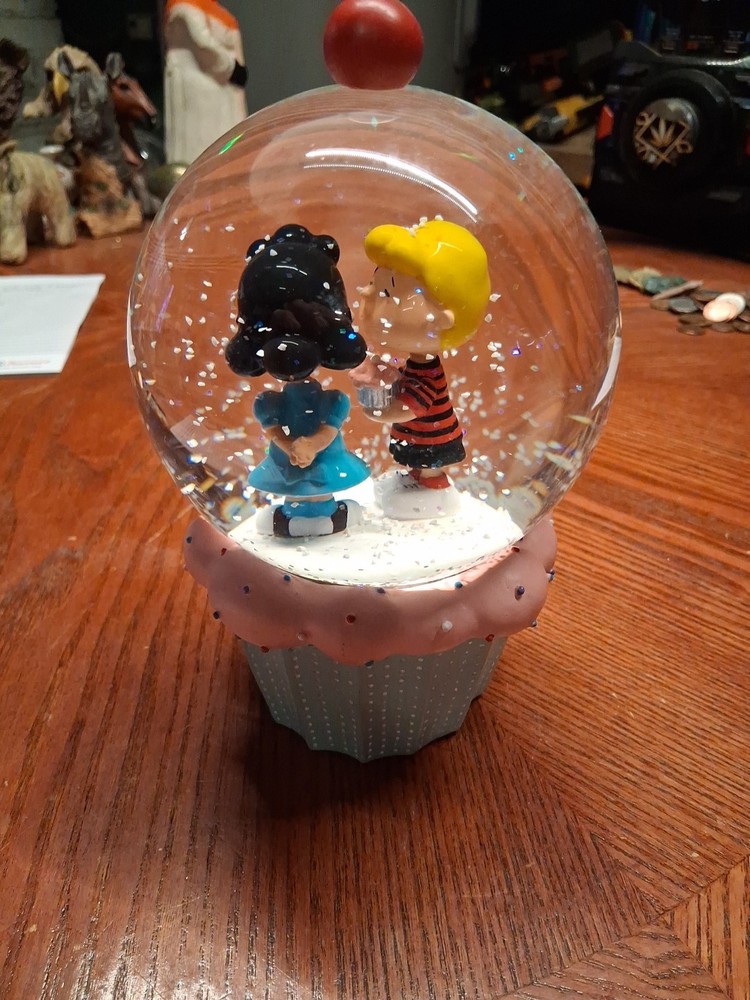 Dept 56 Peanuts Snow Globe Schroeder And Lucy 7.5"
