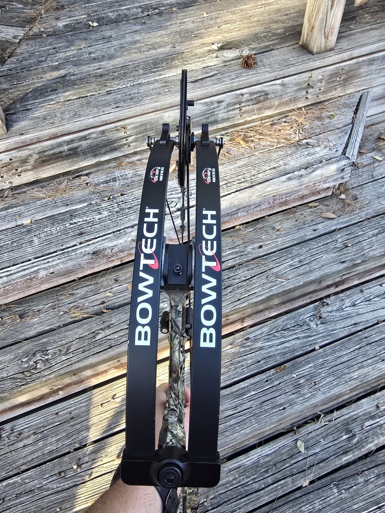 Bowtech BTX-28 Bow, Right Handed, Camo