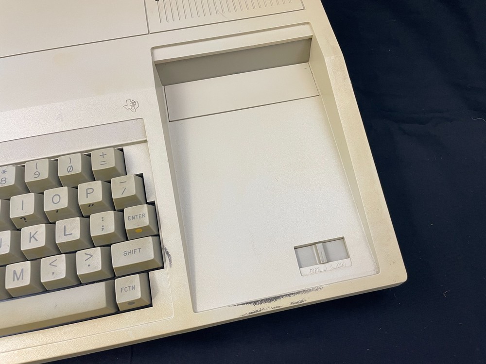 TI-99/4a Computer - Texas Instruments Model PHCOO4A - UNTESTED