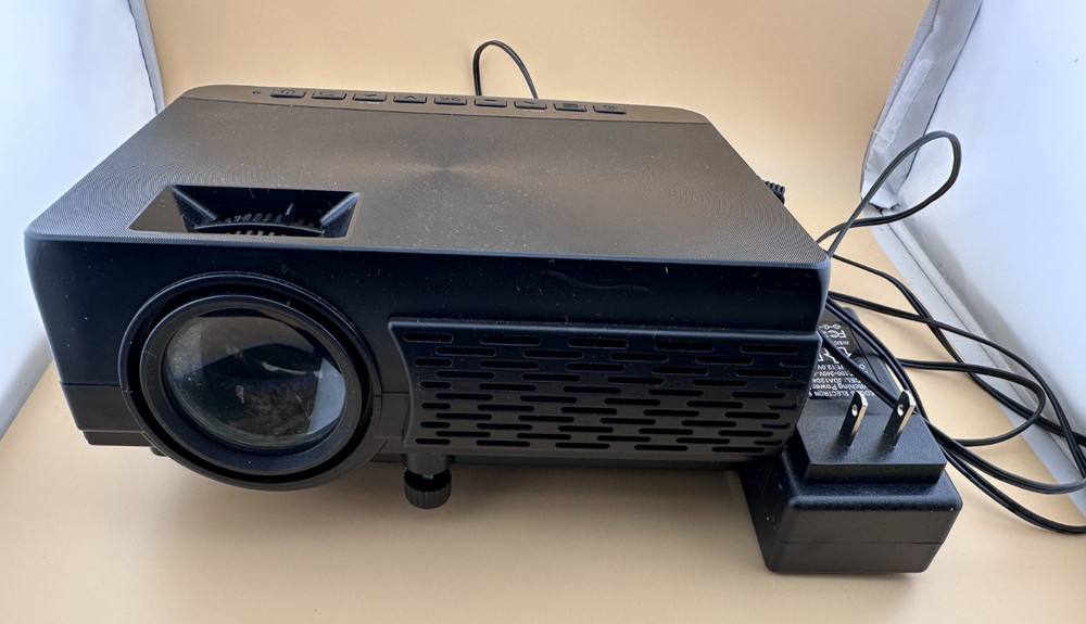 GPX PJ300B Mini Projector with Bluetooth - Tested & Working