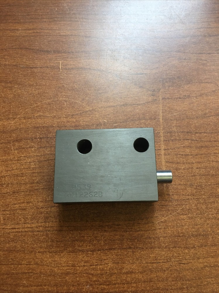 John Deere AN122628 Valve