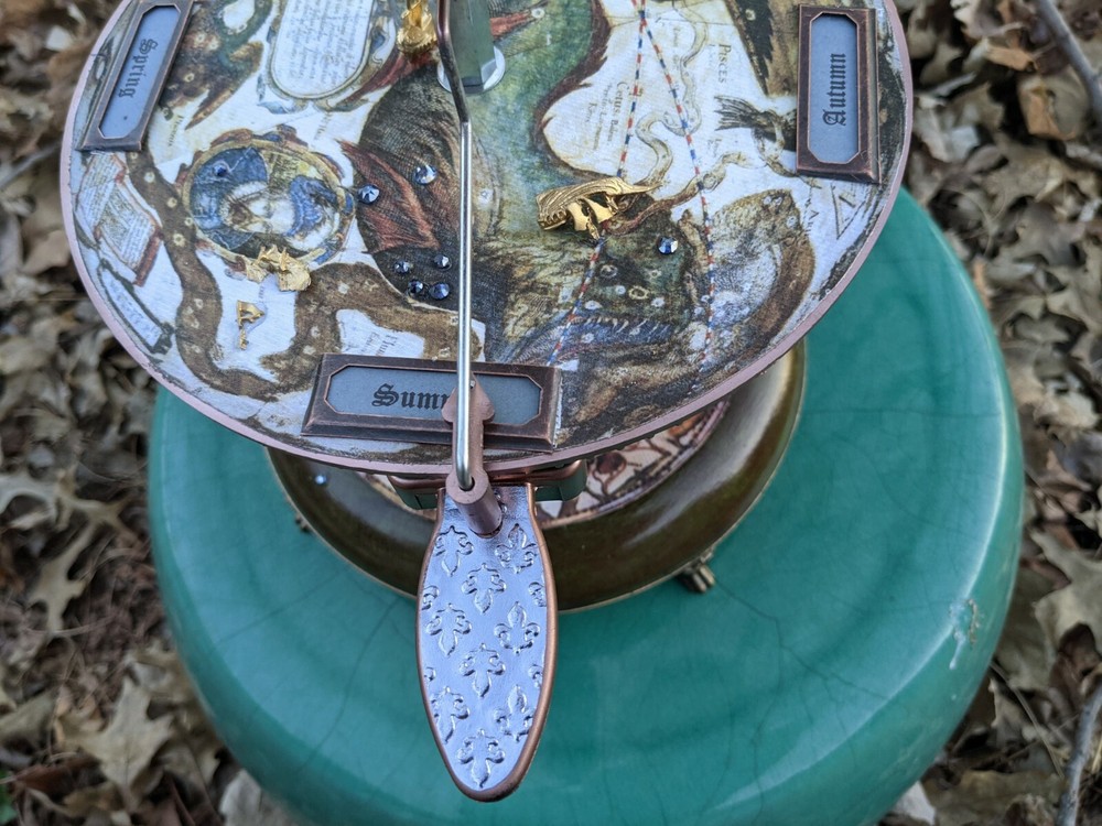 DRAGONS ORBITER PLANETARIUM ORRERY SOLAR SYSTEM MODEL STEM