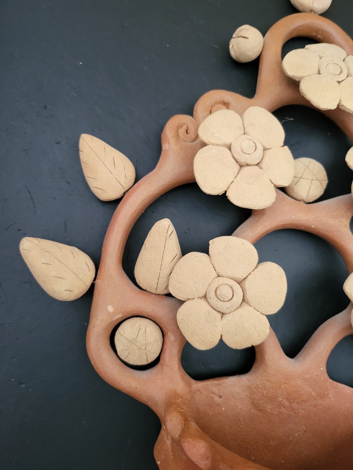 Vtg Mexican Folk Art Tree of Life Flowers Leaves Terra Cotta Wall Planter 14¼"