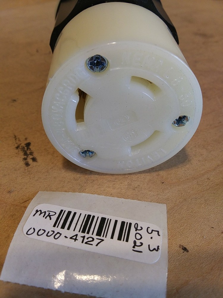 Leviton 2643 Locking Connector 2 Pole 3 Wire Grounding