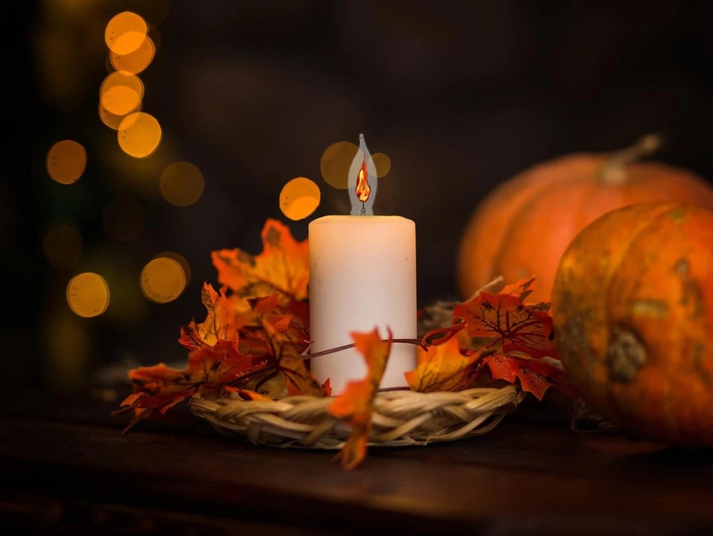 Flicker Flame Shaped Light Bulbs, E12 Replacement Bulbs, Dances with a Flickerin