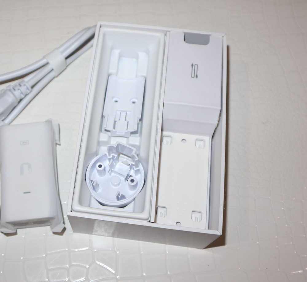 TP-Link PoE Adapter Injector Wall Mount Plug-and-Play