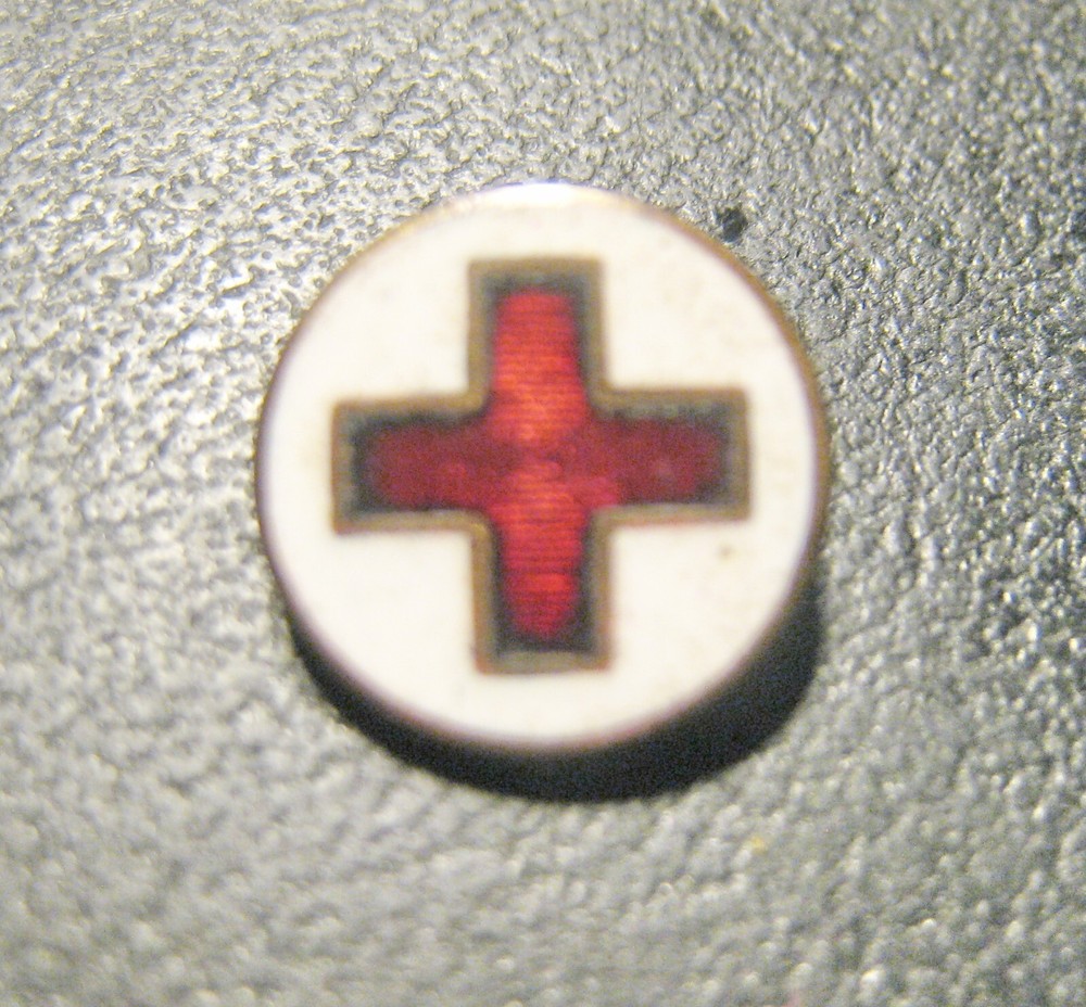 VINTAGE RED CROSS REGULAR OFFICIAL PIN