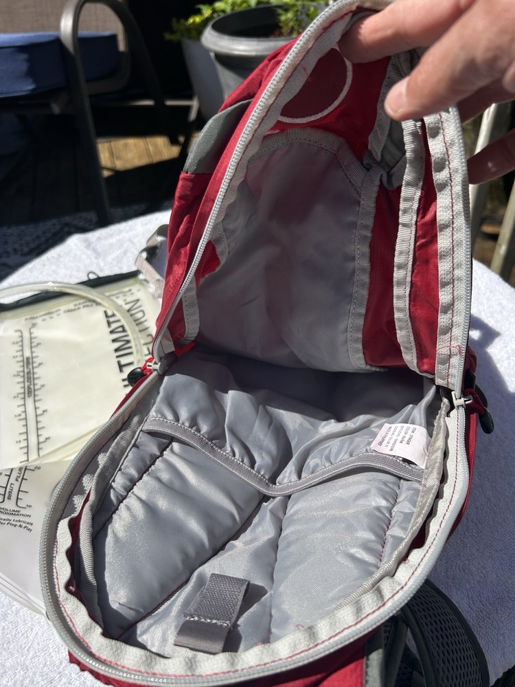 Ultimate Direction Stinger 3L Hydration Pack & Bladder