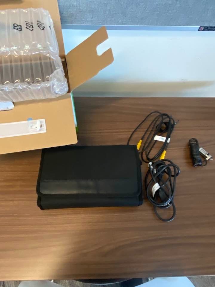 Acer K330 LED Projector Model CWX1012 w/Remote Tested Works