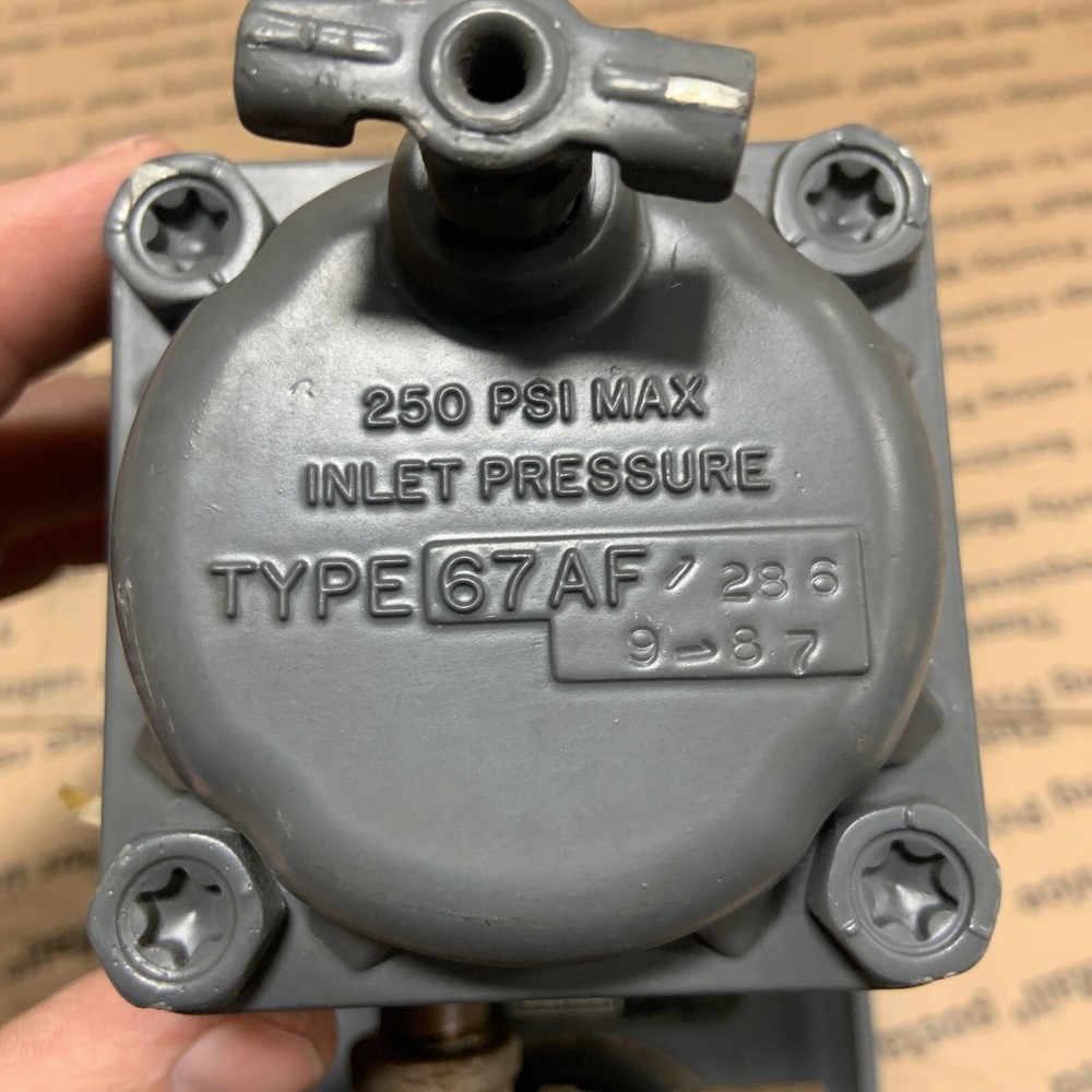 Fisher 670 Manual Loading Pressure Controller 0-30 Psi