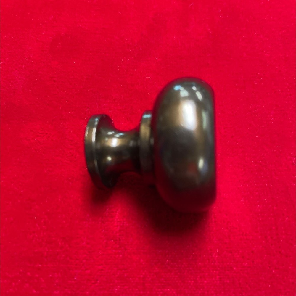 1-1/4" Round Knob Rubbed Bronze