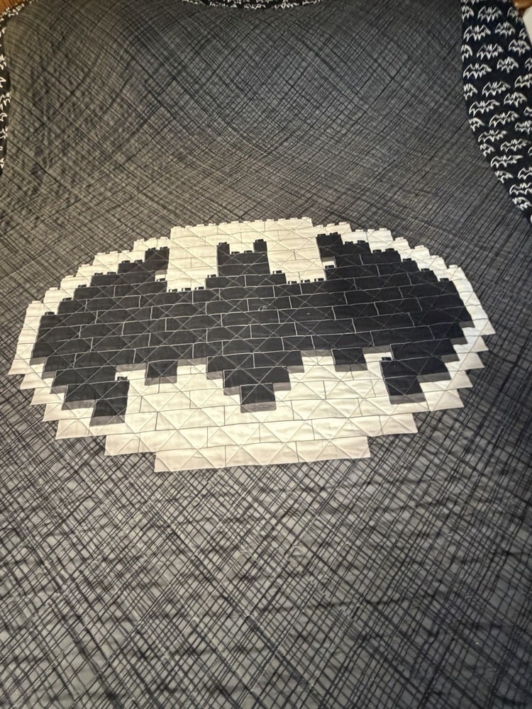 Batman Classic Bat Shield Logo Pattern Silky Touch Super Soft Full Comforter