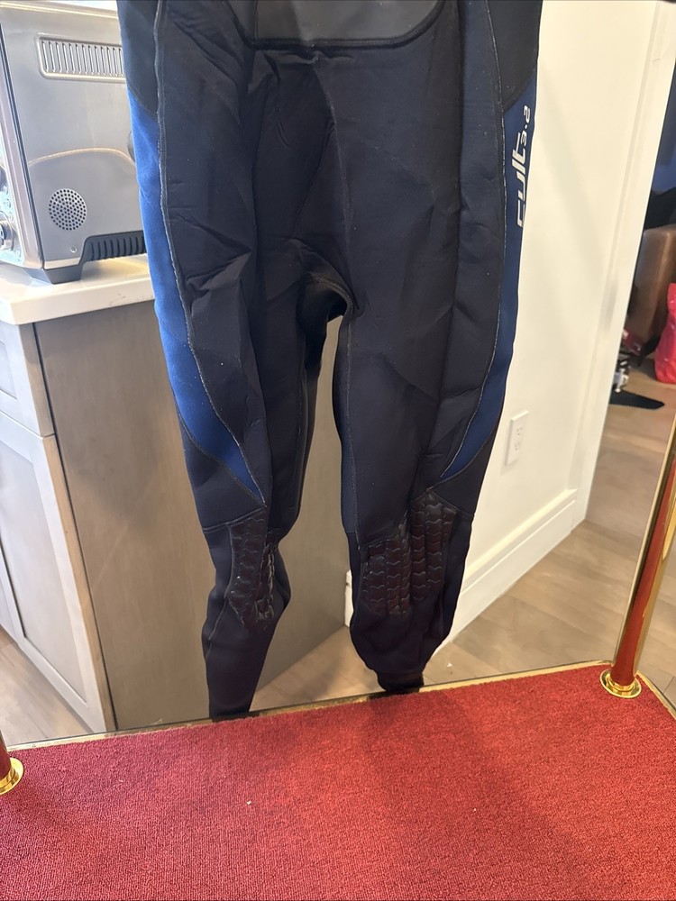 wetsuit