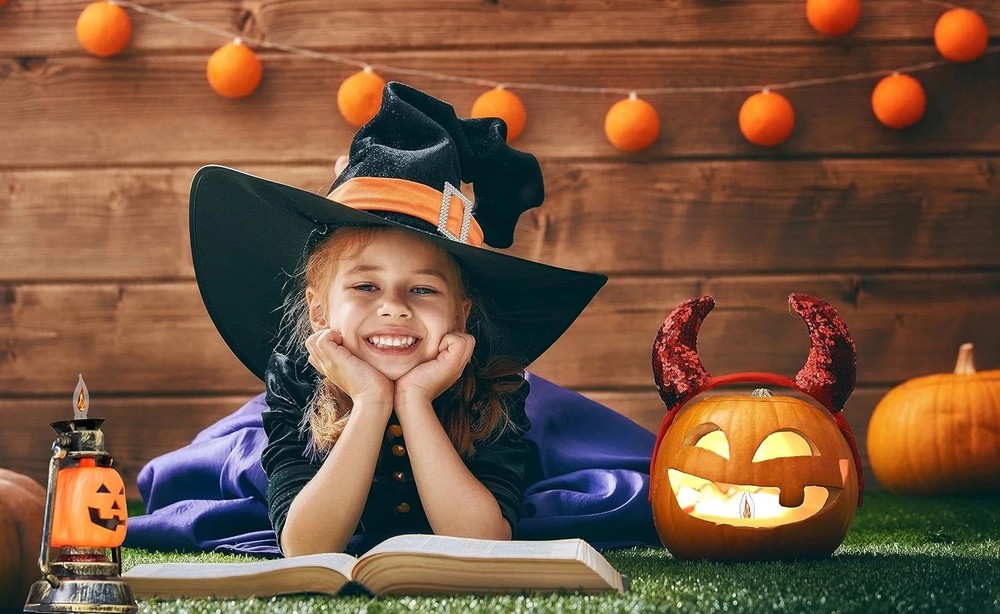 Flicker Flame Shaped Light Bulbs, E12 Replacement Bulbs, Dances with a Flickerin