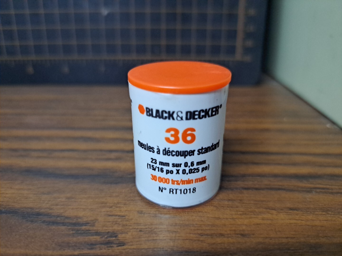 Black&Deck 15/16" x .025" x 1/16" Cut Off Wheel, use w/Dremel, 1 Tube of 36Discs