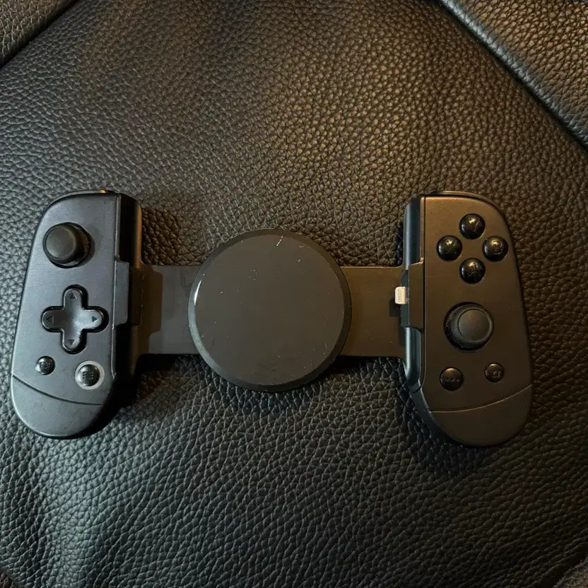 Leadjoy M1 iPhone Game Controller with Lightning & Cooling Fan Official