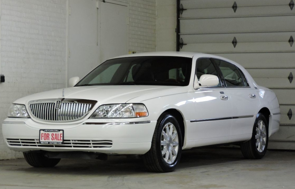 Touch Up Paint for Lincoln Town Car with paint code WT,  Performance White.