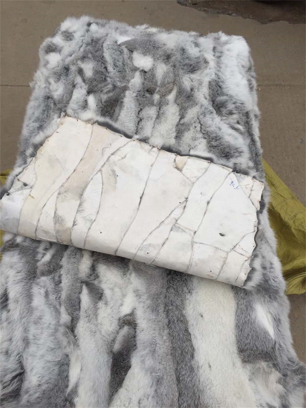 Real Rabbit FUR Throw Blanket Patchwork Skin Fur Rug 42" x 22" Pelz Leather Pelt