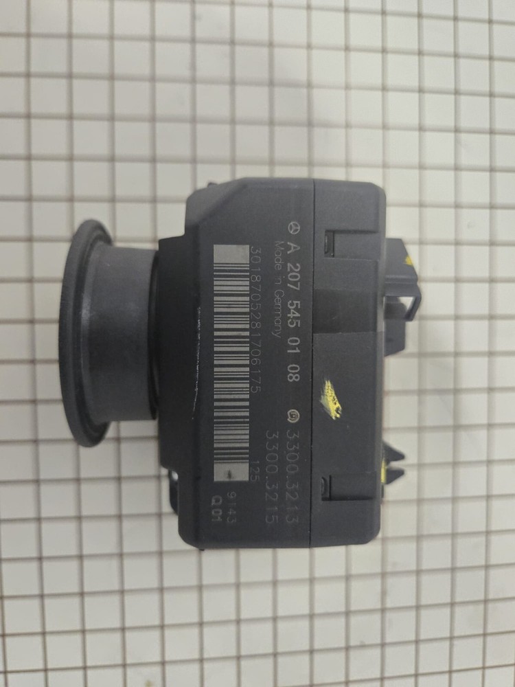 A 207 545 01 08 Mercedes W204 E, C, GLK-Class Ignition Switch Module A2075450108