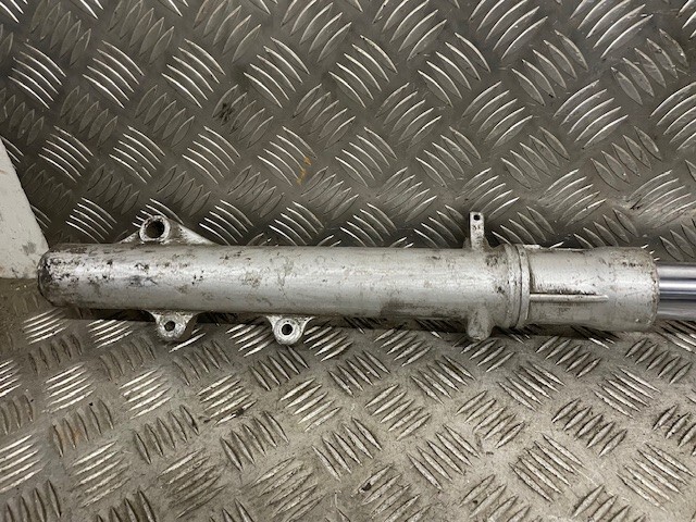 SUZUKI DR750 left fork leg