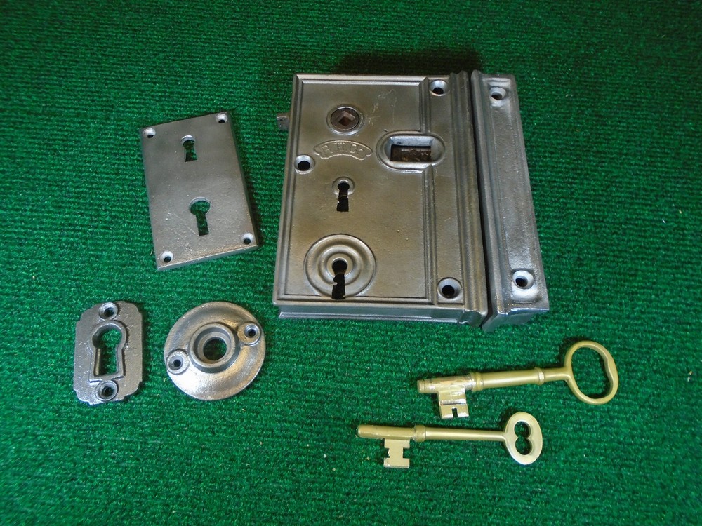HUGE 6" RHC RIM LOCK COMPLETE w/ KEY, KEEPER, & KNOBS, ESCUTCHEON (41277)