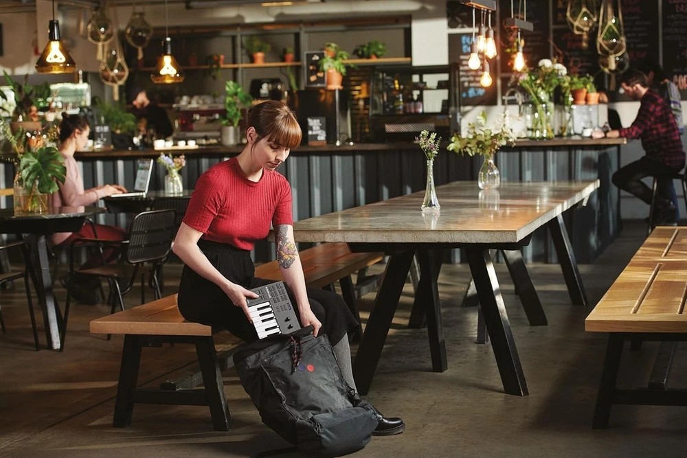 Compact 32-Key Controller for Music Production