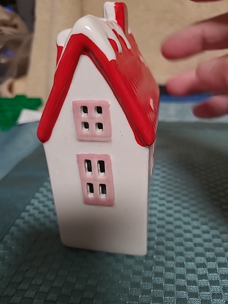 LIGHTED HOUSE DECORATION (BIN QQ)