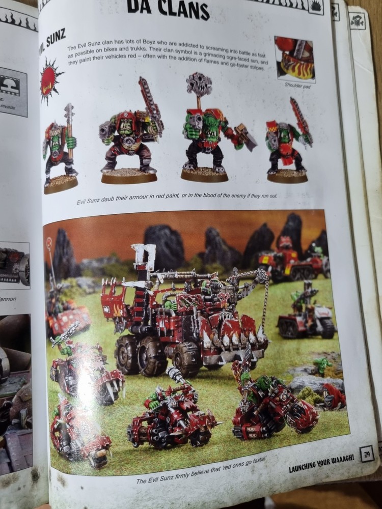 Warhammer40K Codex Ork 2008 Edition Games Workshop Paperback Damaged Torn Corner