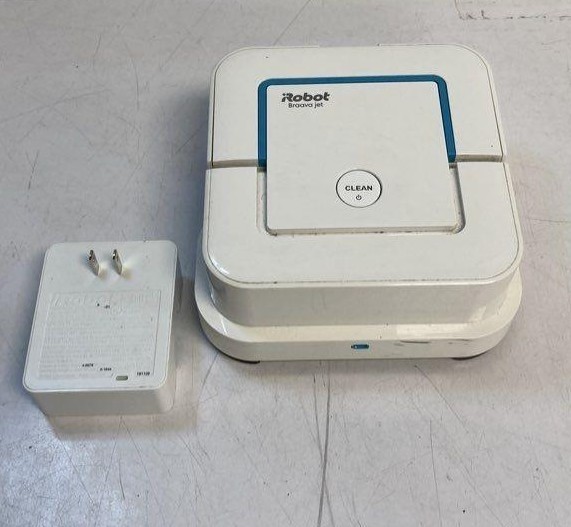 iRobot Braava Jet 240 Automatic Mopping Robot  With battery & Powers Up