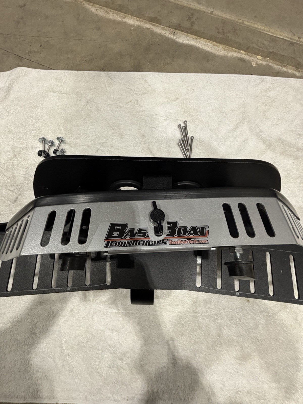 Bass Boat Technologies Mega Dual Graph Mount Ranger Boat