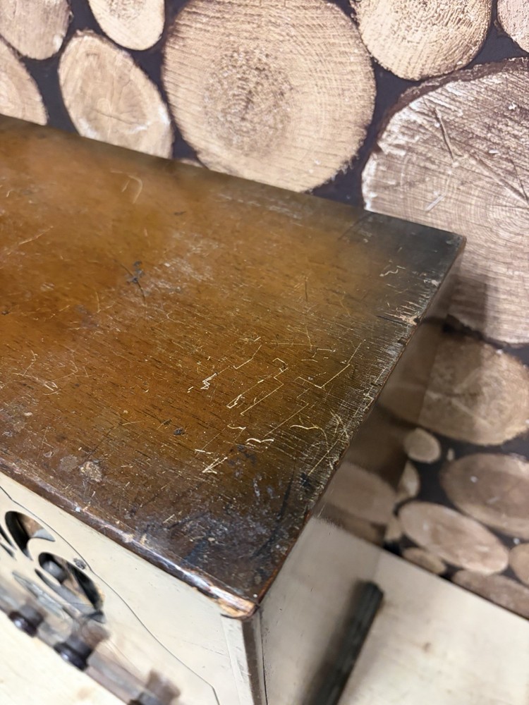 Ultra Blue Fox Vintage Radio