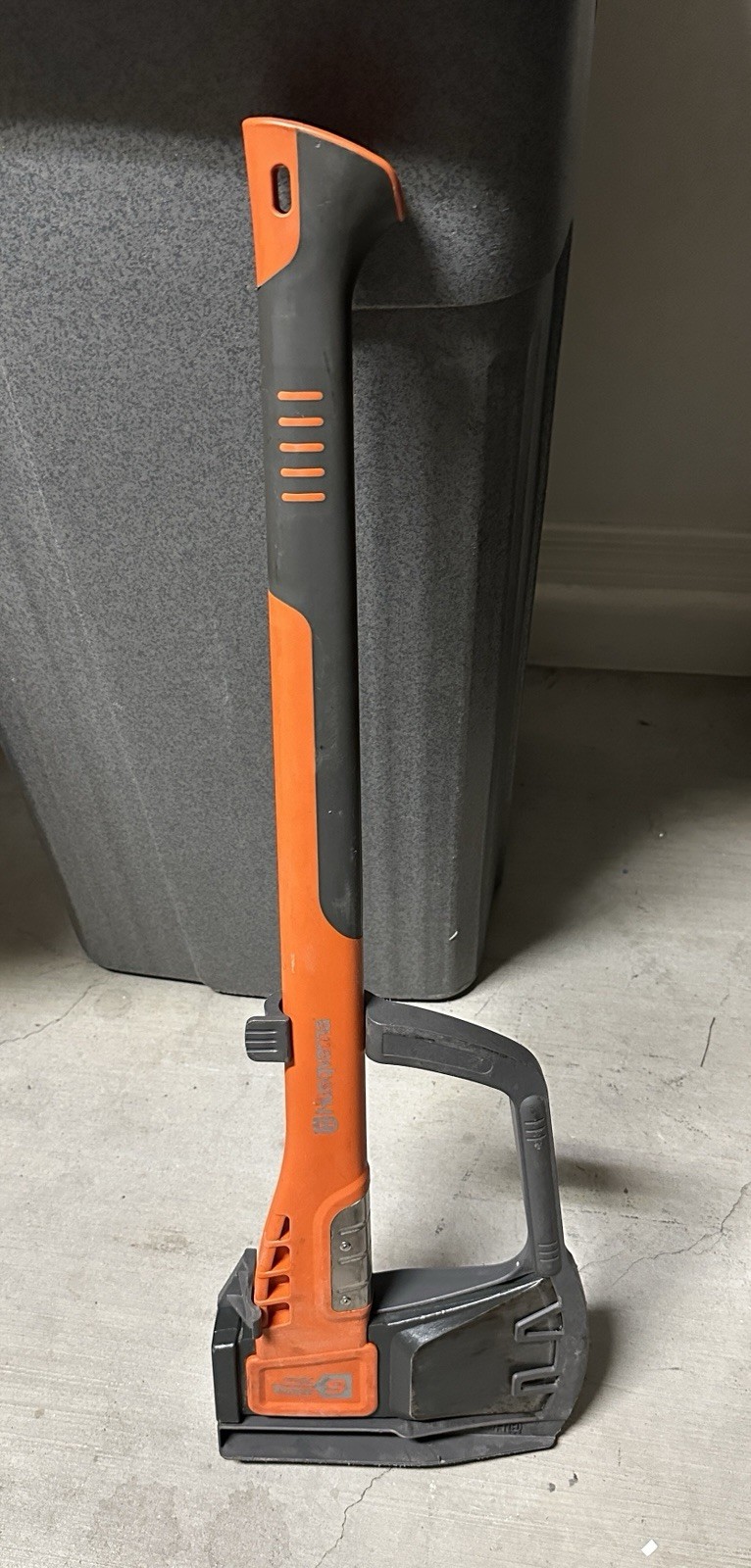 Husqvarna S2800 27" Composite Wood Splitting Axe with Blade Guard